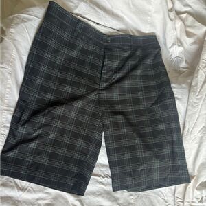 Greg Norman Walking Shorts Size 32
